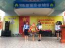 Hs tặng quà nhà trường.jpg - 