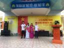 Tặng hoa GVCN.jpg - 