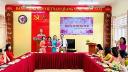 a quyền tặng hoa.jpg - 
