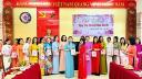 c hạnh tặng quà c oanh.jpg - 