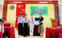 c oanh tặng quà.jpg - 
